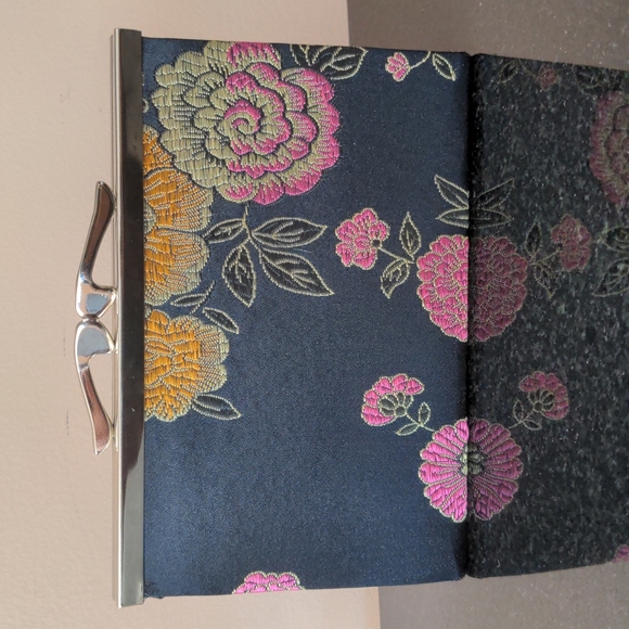 🌸3/$25 - NWOT Embroidered Wallet/Evening Clutch - Picture 2 of 4